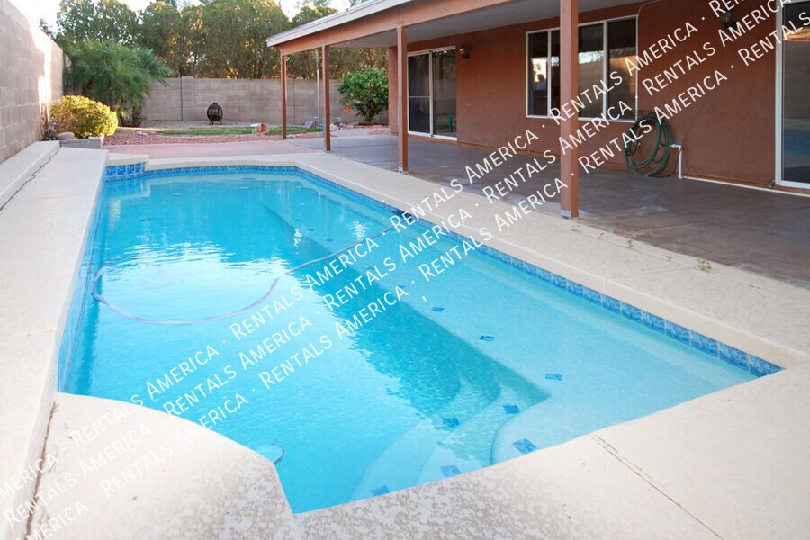 Building Photo - 5375 N 87th Ave