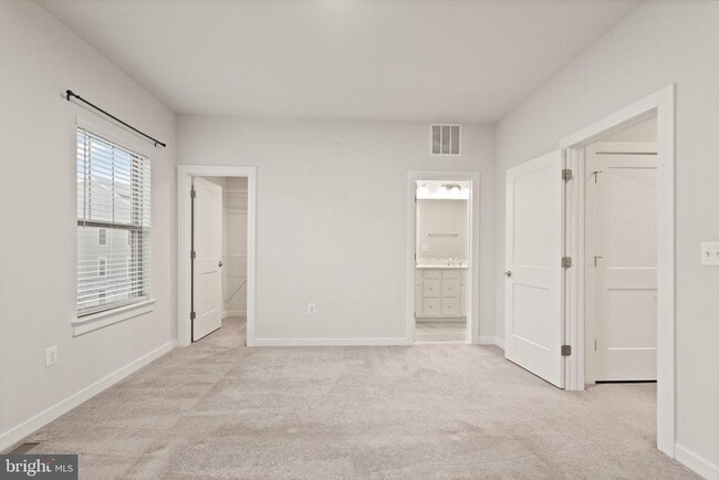 Building Photo - 1109 Madeira Terrace SE