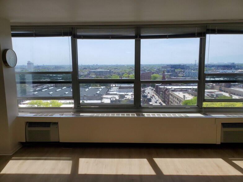Building Photo - 3550 N Lake Shore Dr