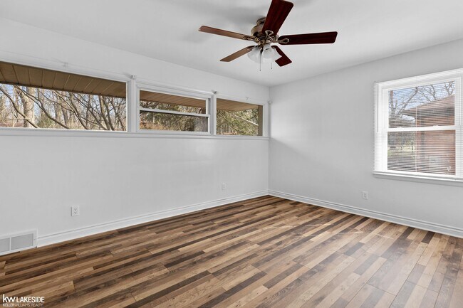 Building Photo - 21820 Drexel St