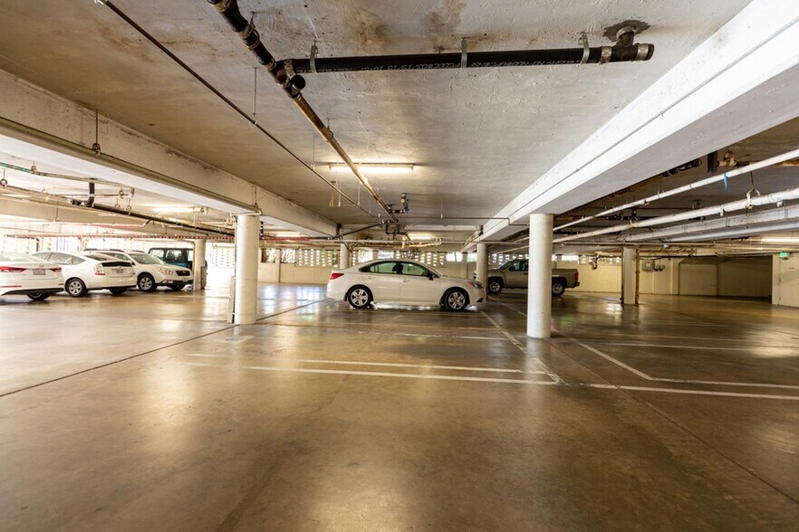 Building Photo - Elmwood 2 bed 1 bath condo great location