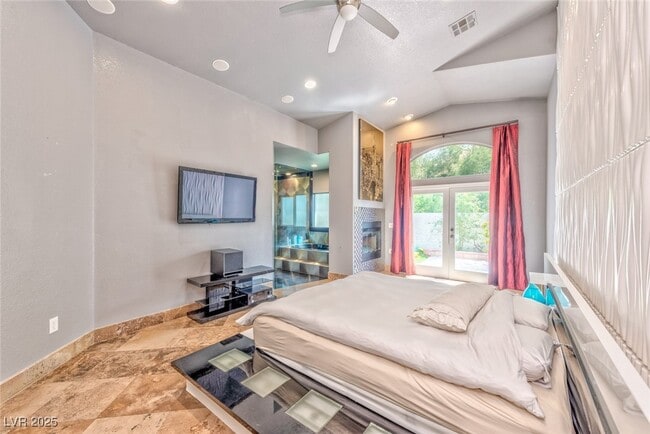 Building Photo - 8129 Pacific Cove Dr