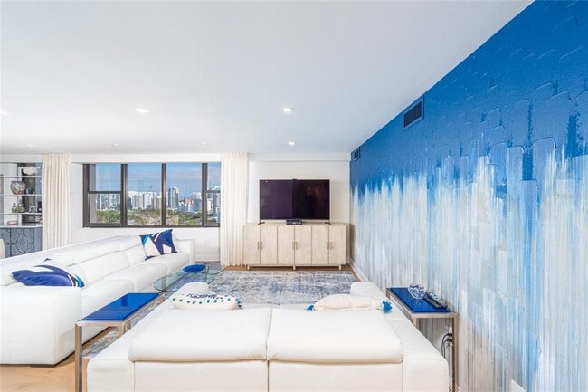 Building Photo - 770 S Palm Ave