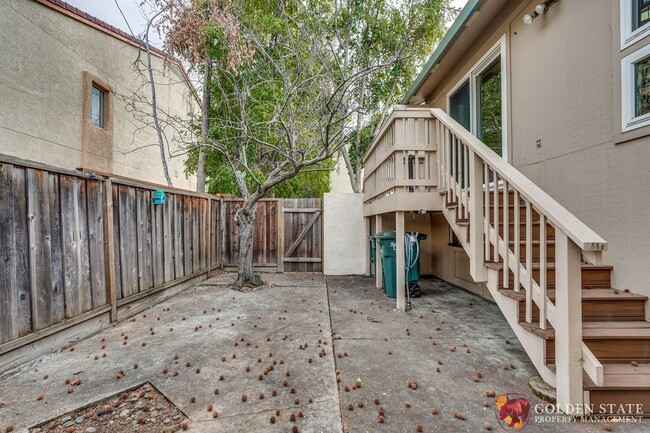 Building Photo - Spacious 2-Bedroom, 2-Bath Townhome in Pri...