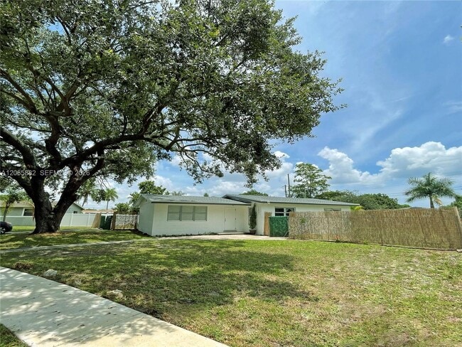 Building Photo - 1606 NW 12th Ave