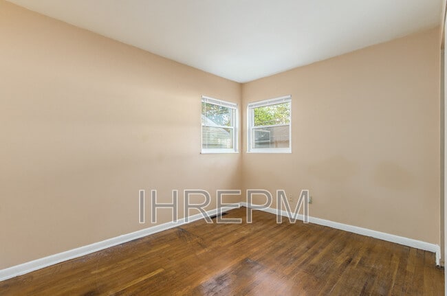 Building Photo - 2063 Belcher Dr