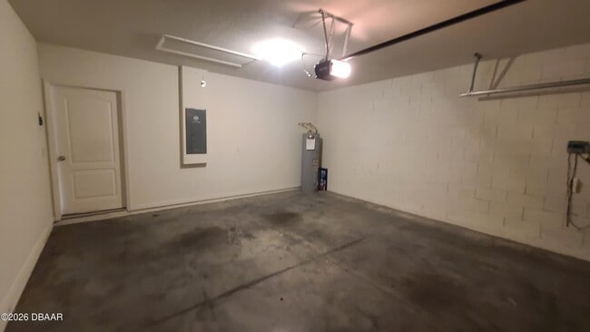 Building Photo - 550 Armoyan Wy