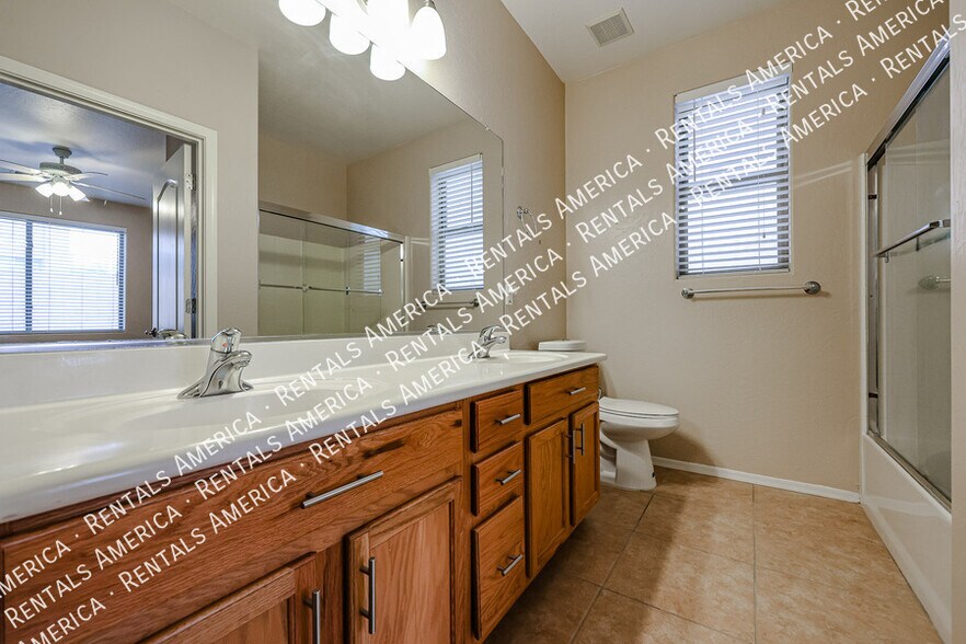 Building Photo - 17518 W Lisbon Ln