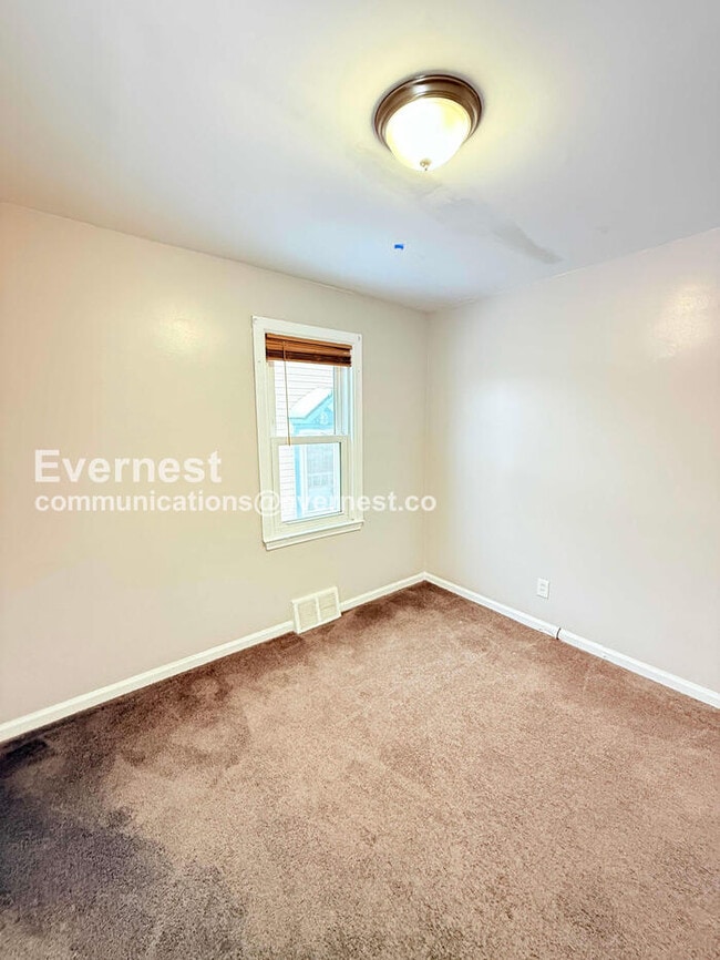 Building Photo - 6901 Heyden St