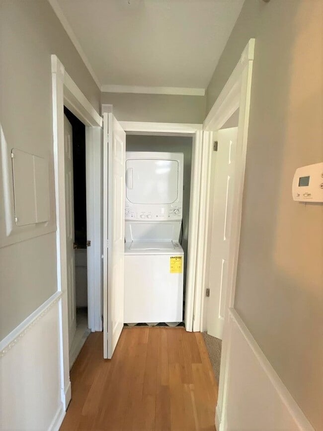 Building Photo - 2 Bedroom Condo in Beautiful Location