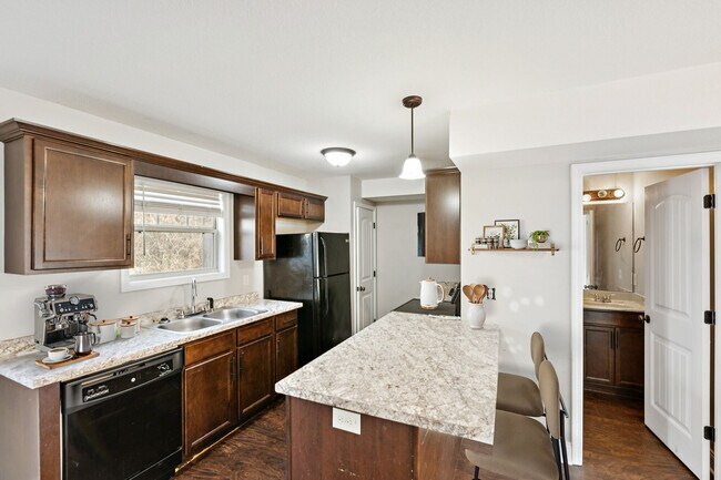 Building Photo - 1758 Spring Water