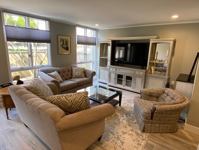 Building Photo - 7 Hughes Pl