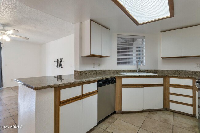 Building Photo - 4850 E Desert Cove Ave