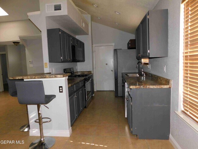 Building Photo - 8609 Pilgrimage Cir