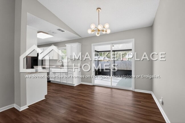 Building Photo - 114 Oak Ct