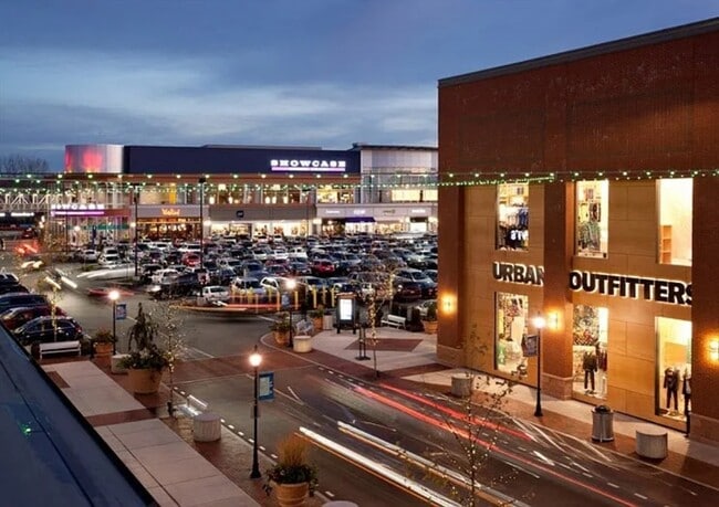 Building Photo - 918 Providence Hwy