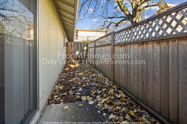 Building Photo - Discover Serenity in Montavilla's Hidden Gem!