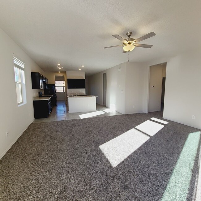 Building Photo - 3 bed 2 bath home in Huning Ranch Energy Efficient Home!