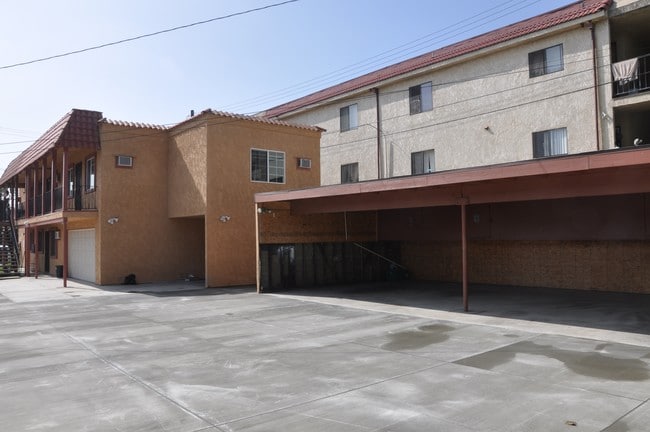 Building Photo - 14625 Nelson Ave