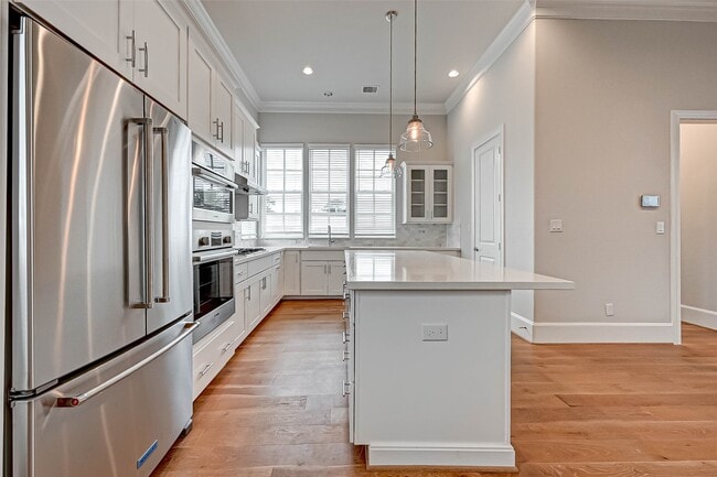 Building Photo - 2234 Lou Ellen Ln