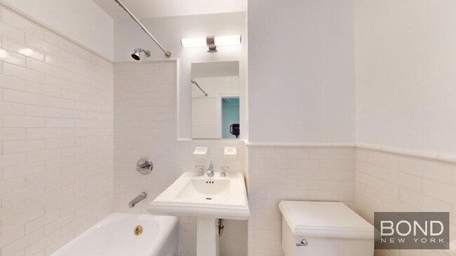 Building Photo - 111 E 80th St