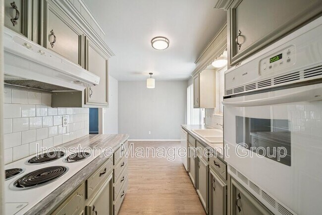 Building Photo - 5824 E 35th St