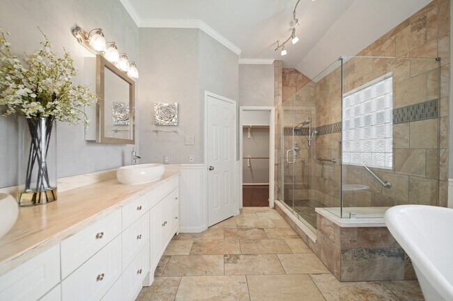 Building Photo - 6402 Parkriver Crossing