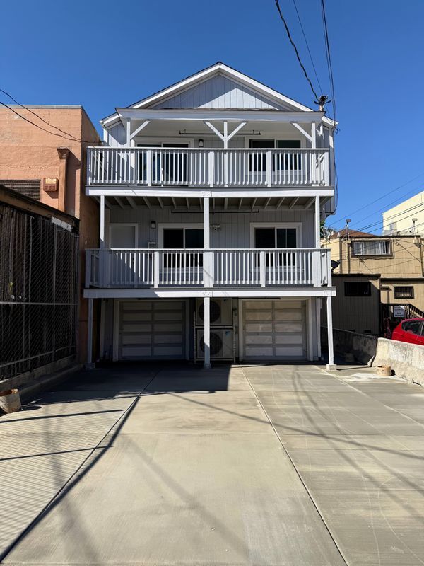 Building Photo - 318 3rd Ln