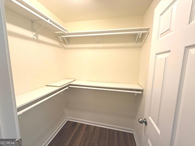 Building Photo - 207 Granite Way