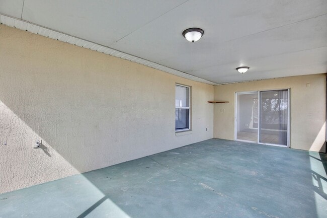 Building Photo - Spacious 3/2 with 2-Car Garage Home in Louisa Pointe Community - Clermont!
