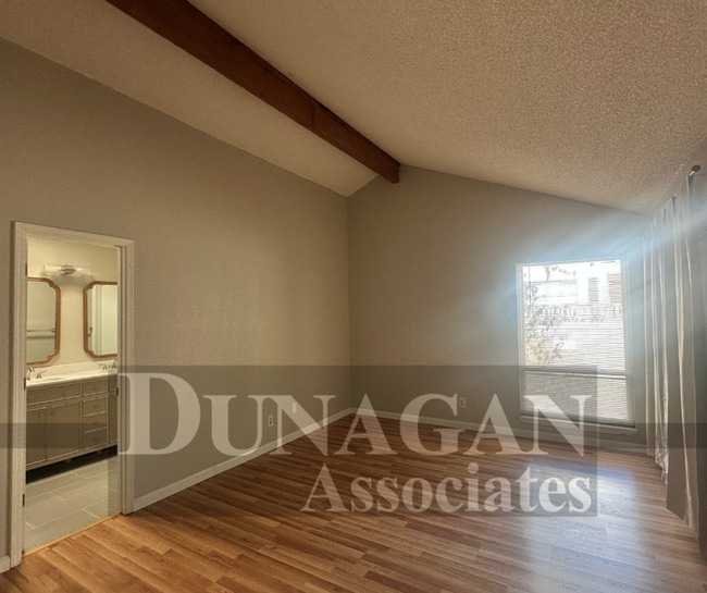 Building Photo - Charming 3 bedroom 2 Bathroom Home