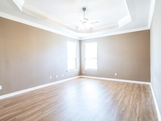 Building Photo - 2203 SW Juniper Ave