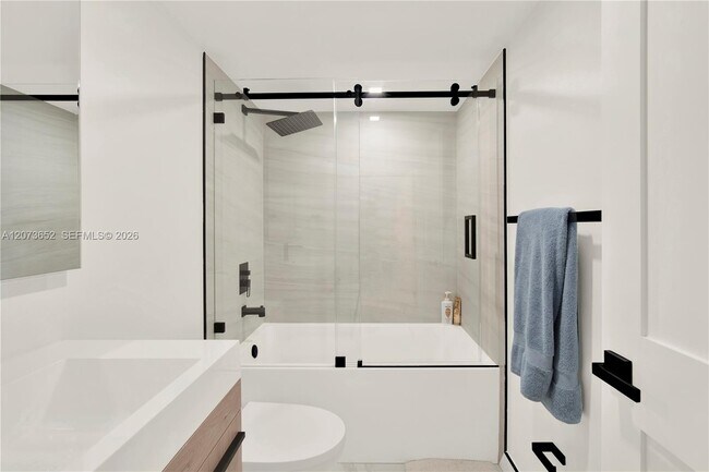 Building Photo - 5757 Collins Ave