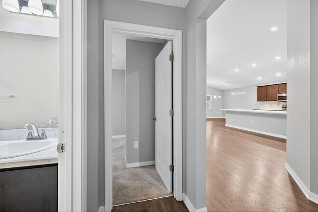 Building Photo - New Spacious 4 Bed - W/Amenities!