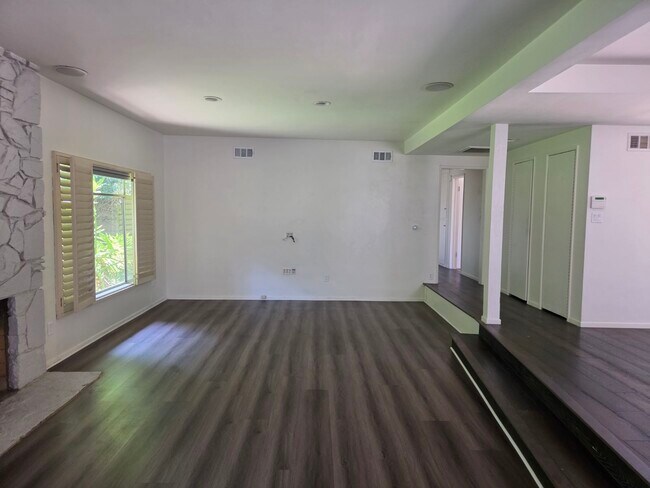 Building Photo - 4734 Laurelgrove Ave