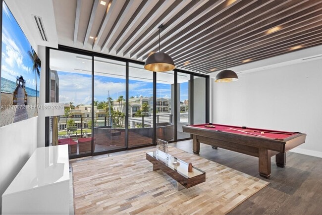 Building Photo - 1400 Bayview Dr