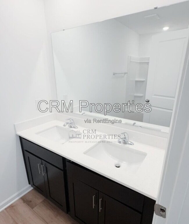 Building Photo - 3489 Briarwick Dr
