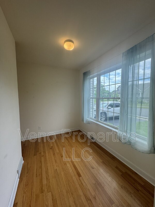 Building Photo - 17 Ironwood Street