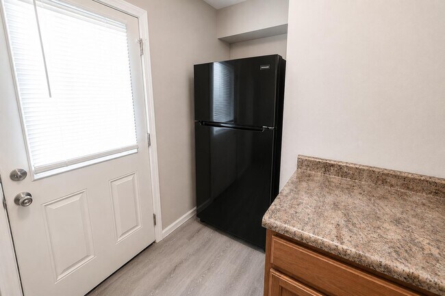 Building Photo - 211 Wheaton Ct