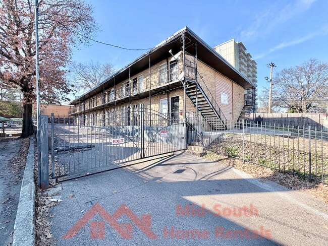 Building Photo - 139 N Claybrook St