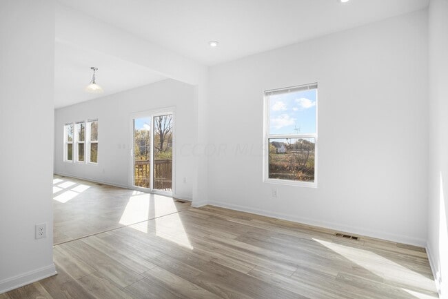 Building Photo - 6295 Honey Farm Way