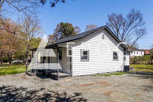 Building Photo - 617 Dailey St