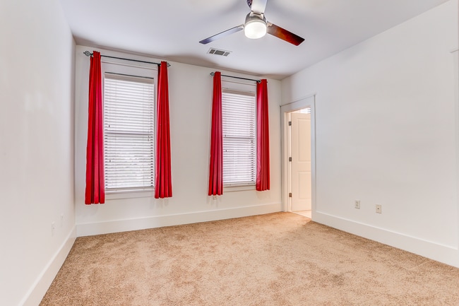 Building Photo - 670 Marina Cottage Dr