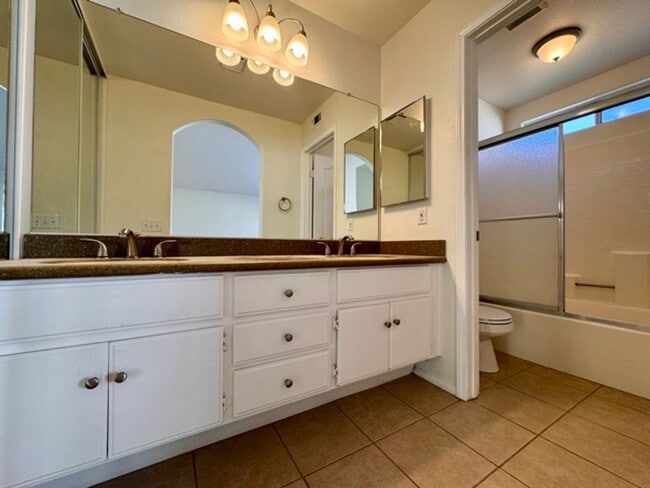 Building Photo - For a limited time only, enjoy 15 DAYS FREE RENT when you lease today! Charming 3 bedroom 2 Bathr...