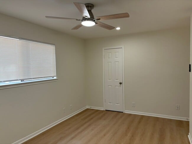 Building Photo - D.Schrager Properties5 (6009 Shadow Valley Cv)