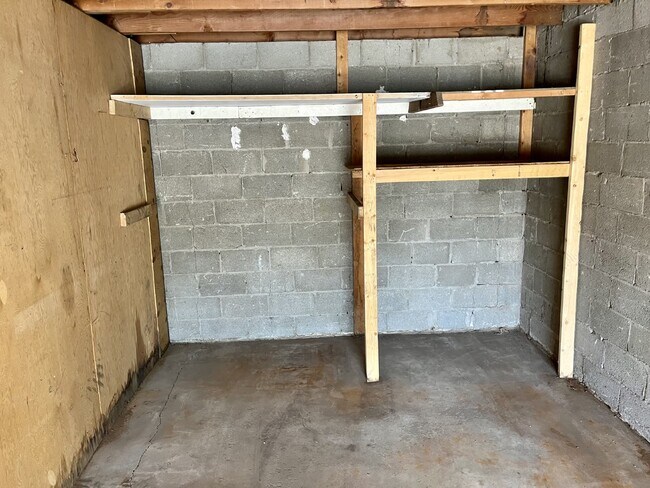 Building Photo - 2 bedroom / 1 bath close to KAFB and I-25 Move-in Special!