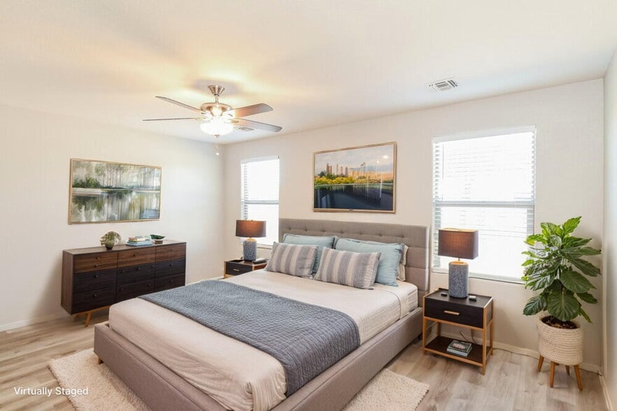 Building Photo - 1126 E Daniella Dr