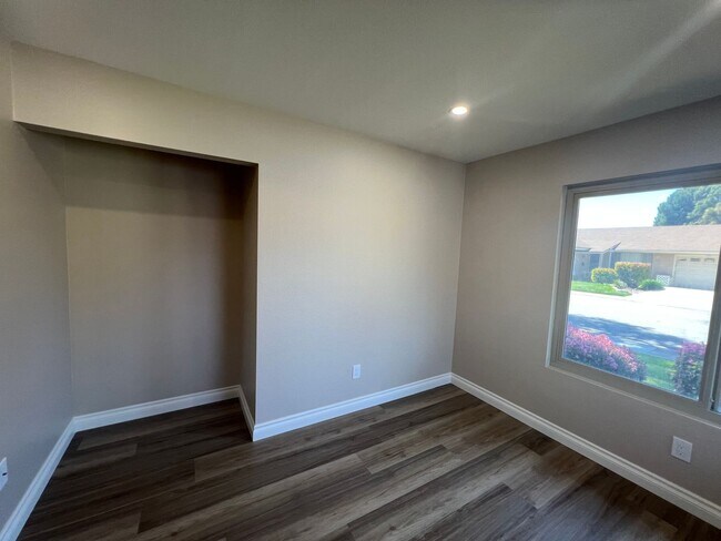 Building Photo - The Popular El Dorado model updated in Leisure Village