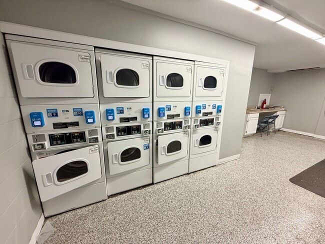 Building Photo - Walkable Green Hills Condo- 2 Bed 1.5 Bath $2000/mo