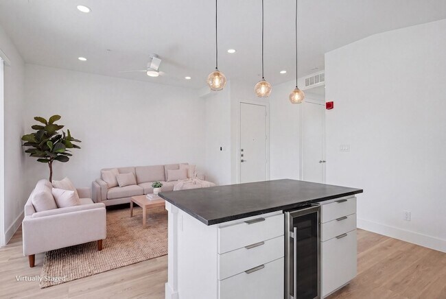 Building Photo - 2217 N Fitzhugh Ave